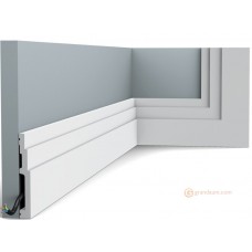 Напольный плинтус с гладким профилем Orac decor SX180